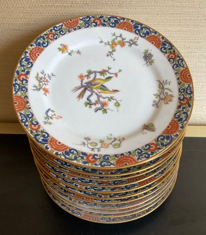 Suite of twelve porcelain dessert plates,...