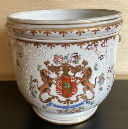 Large porcelain cachepot with heraldic decoration...
