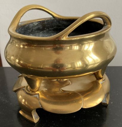 CHINA, 20th century. Perfume burner and its...