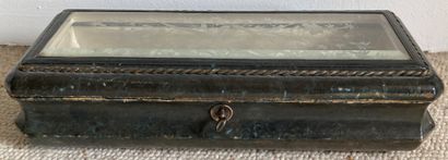 Three glove boxes : - one in burr, the lid...