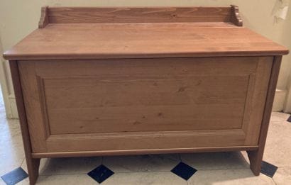 Ensemble de mobilier en bois naturel : table...