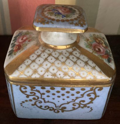 Toilet set in porcelain decorated with polychrome...