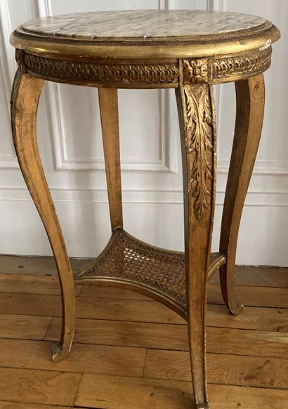 Petite table de salon, de forme ovale en...