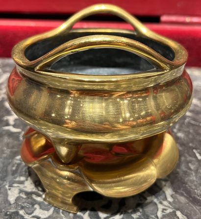 CHINA, 20th century. Perfume burner and its...