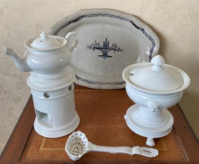 
Covered sugar bowl in white porcelain, with...