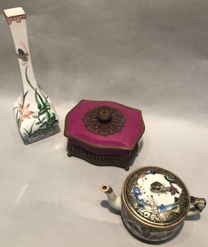 Bibelots : petite théière en porcelaine de...