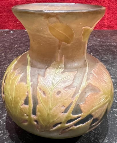 Émile GALLÉ (1864-1904). Petit vase balustre...