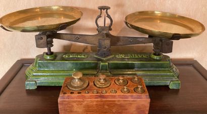 Household scale in green enamelled cast iron,...
