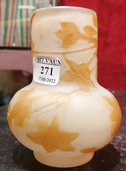 Émile GALLÉ (1864-1904). Petit vase à col...