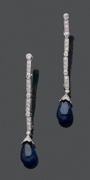 Paire de pendants d'oreille articulée en...