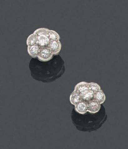 
Paire de clous d'oreille en platine et or...