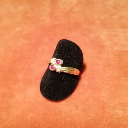 Ring in 18K (750) yellow gold, the fluted...