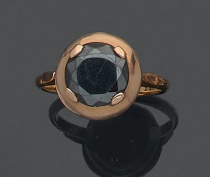 Bague en or jaune 18K (750), ornée d'une...