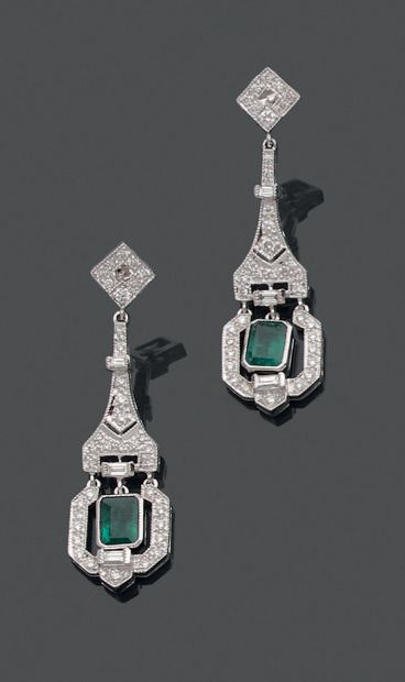 Paire de pendants d'oreille articulés en...