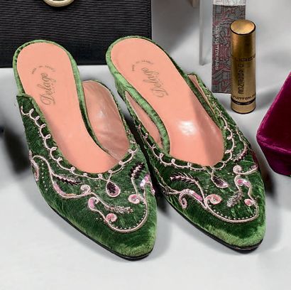 DELAGE, Paris.
Paire de mules à petit talon,...