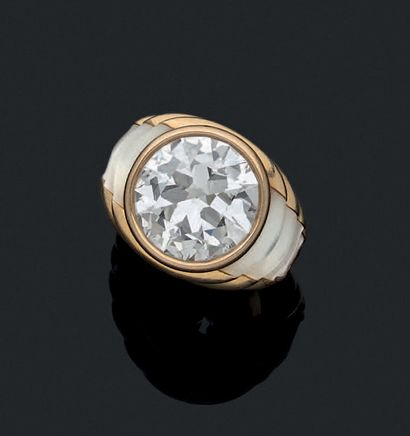 Bague demi-jonc en or jaune 18K (750), sertie...