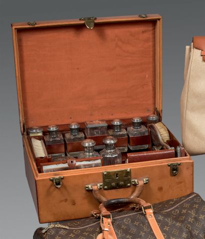 Louis VUITTON, Londres, Paris.
Leather travel...