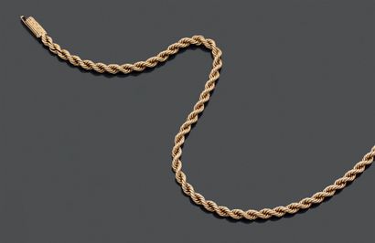 
Chaîne en or jaune 18K (750), à maille torsade....