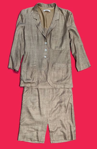 Yves SAINT-LAURENT. 
Tailleur pantalon en...