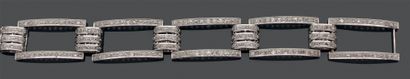 Bracelet en platine, les larges maillons...