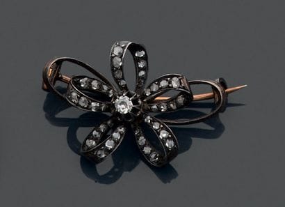 Broche en or jaune 18K (750) et argent (925)...