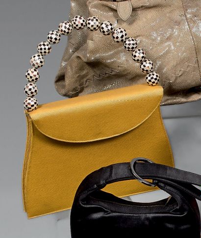 Renaud PELLEGRINO.
Silk evening bag in golden...