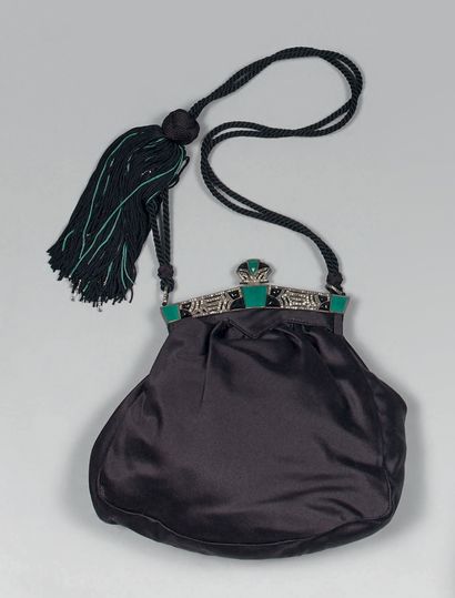 Sac du soir en satin noir, le fermoir en...