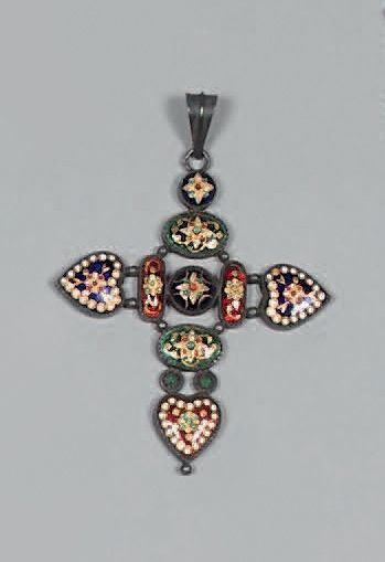 Croix pendentif en argent (800), à décor...