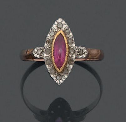 Bague marquise en or jaune 18K (750) et argent...