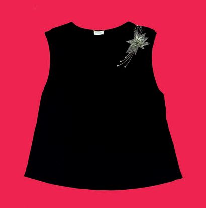 Yves Saint-Laurent
Paris. Blouse sans manche...