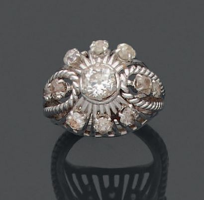 Bague en or jaune 18K (750) et platine, la...