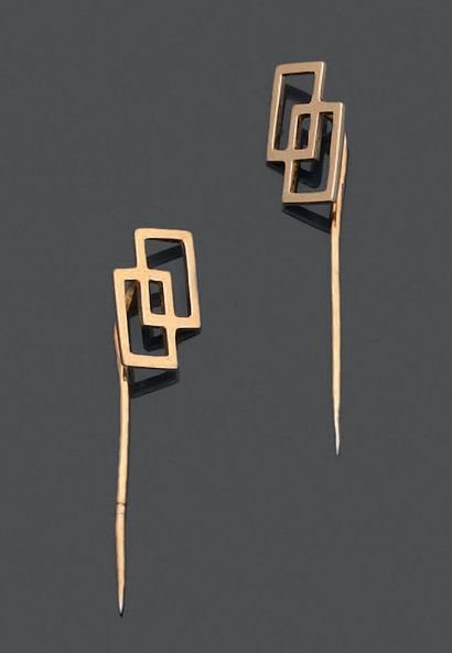 Paire d'épingles en or jaune 18K (750), formées...