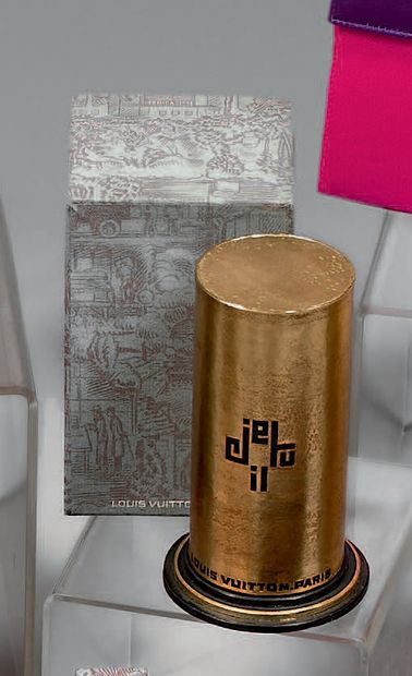 Louis VUITTON, Paris.
I YOU IT. Empty bottle...