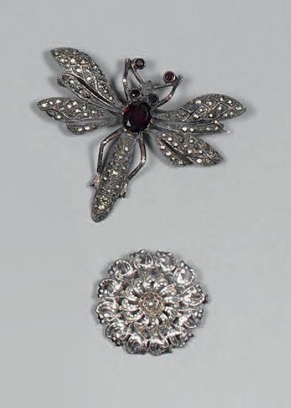 Broche pouvant former pendentif en argent...