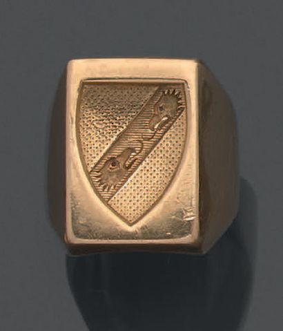 Chevalière en or jaune 18K (750), à décor...
