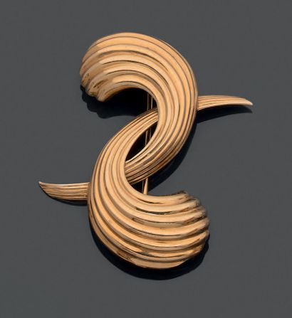 Brooch in 18K (750) yellow gold, formed by...