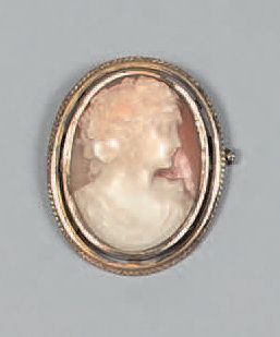 Broche ovale en argent (800) et vermeil,...