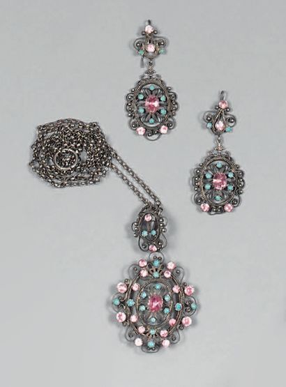 
Parure en métal argenté, à décor de cordage...