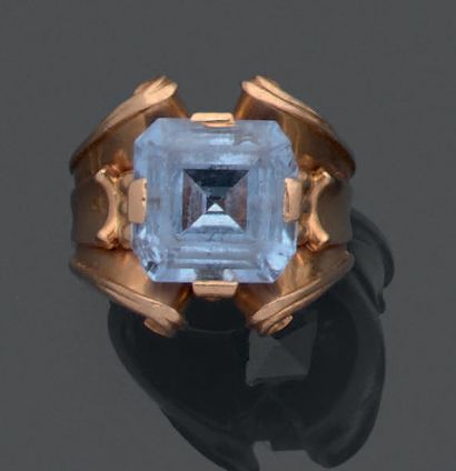 Ring in 18K (750) yellow gold, set with an...