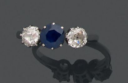 
Bague à monture en platine et or 18K (750),...
