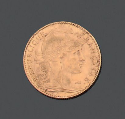 FRANCE. Pièce de dix francs or jaune. IIIe...
