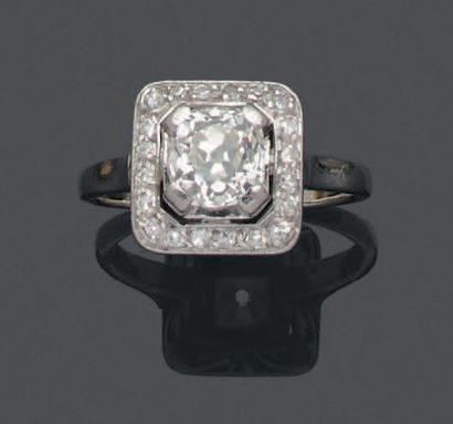 Bague à monture en platine et or gris 18K...