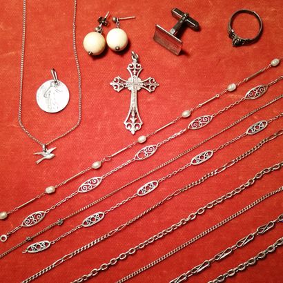 Ensemble en argent (800 et 925) : sept chaînes...