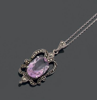 Pendentif et une chaîne en argent (800),...