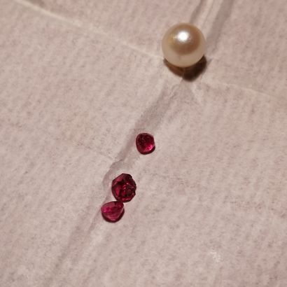 Set of ten small unmounted diamonds of different...