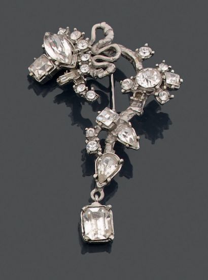 Christian LACROIX.
White metal brooch, sinuous...