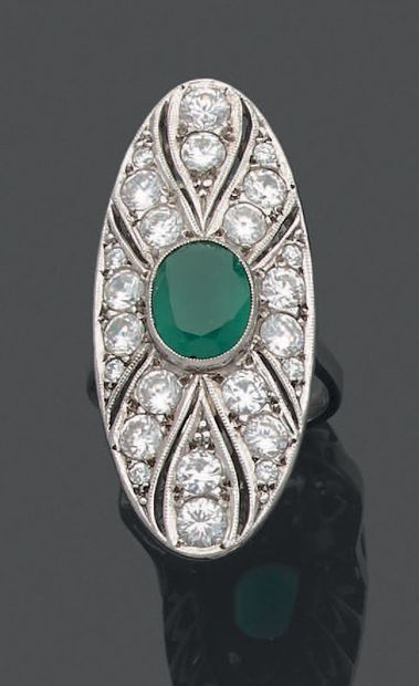 Importante bague en argent (800), de forme...