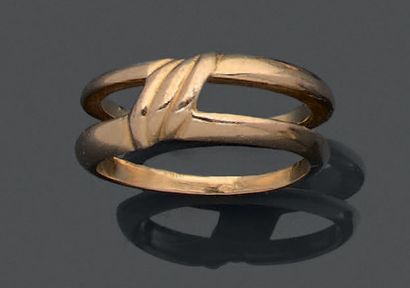 Bague en or jaune 18K (750), formée de deux...