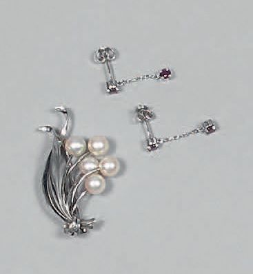 Silver set (800) including : - a brooch decorated...