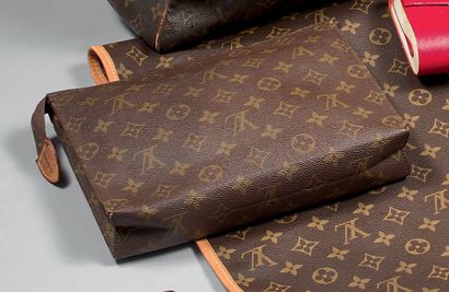 Louis VUITTON.
Coated canvas pouch monog...